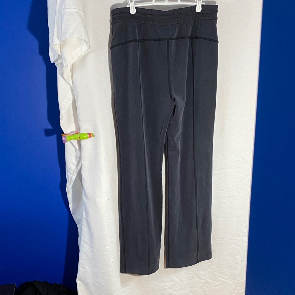 Lululemon Softstreme High-Rise Pant
Black, Size 10 - Picture 5 of 12